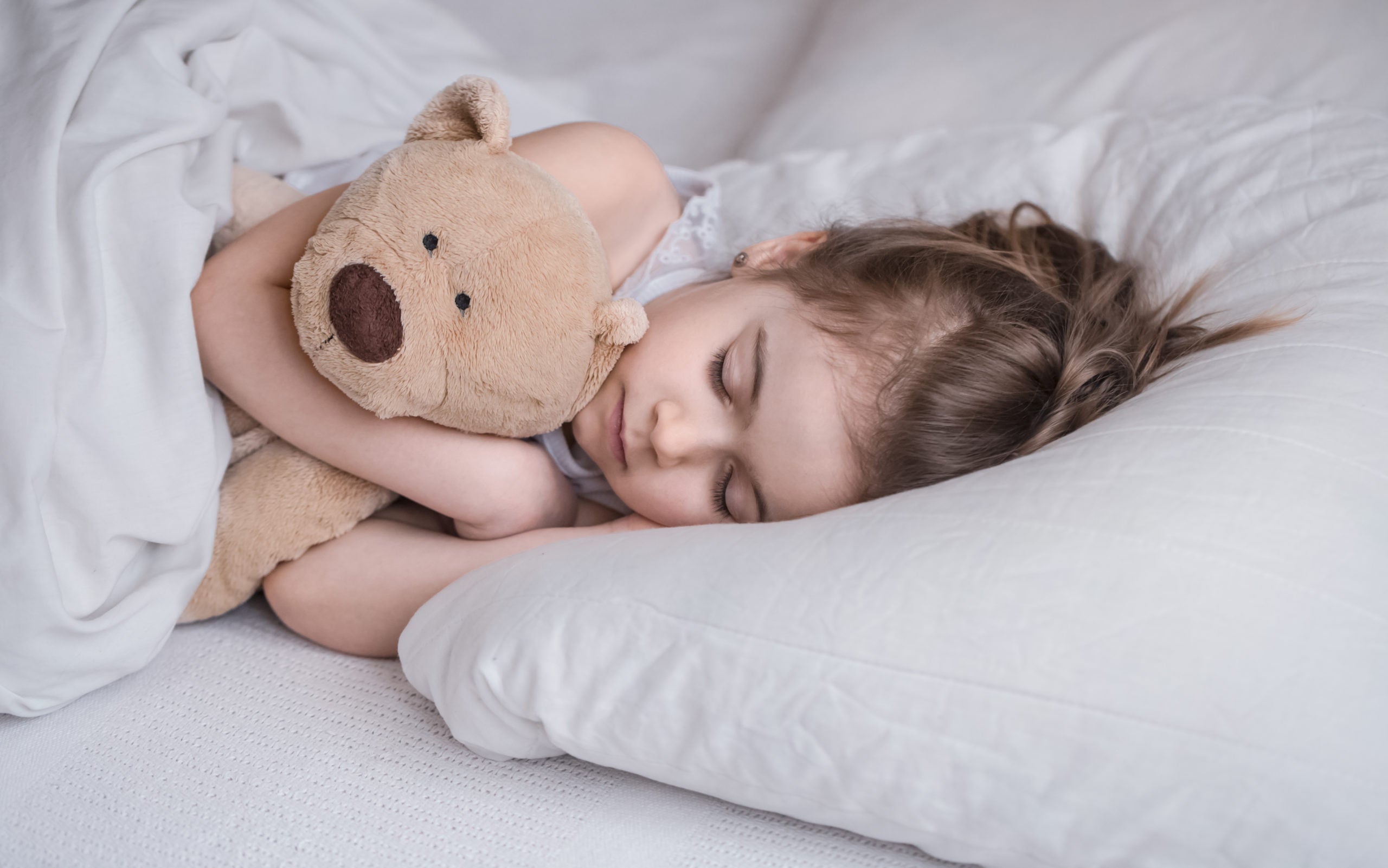 Come posizionare i paracolpi per il lettino di un bambino? Una guida completa